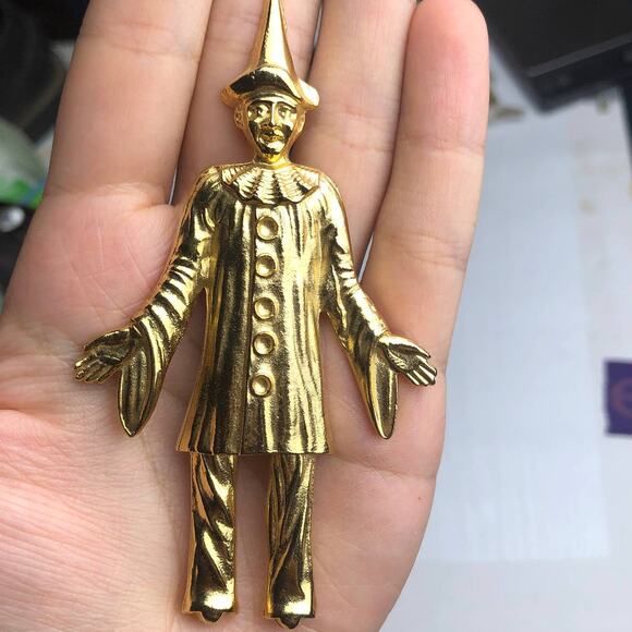 Vintage Gold Tone Pierrot Sad Clown Figural Halloween Spooky Large Brooch Pin - Picture 3 of 5